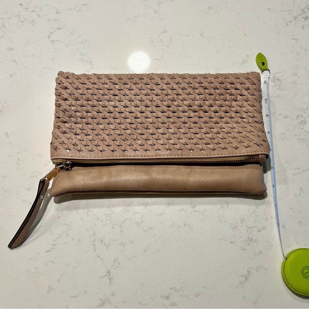 Urban Expressions beige woven convertible clutch/shoulder bag - Picture 2 of 6